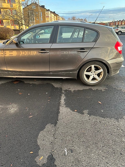 BMW 116i 2 of 6