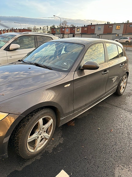 BMW 116i 3 of 6