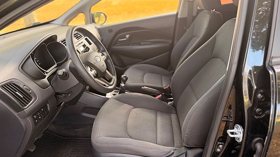 Kia Rio 10 of 16