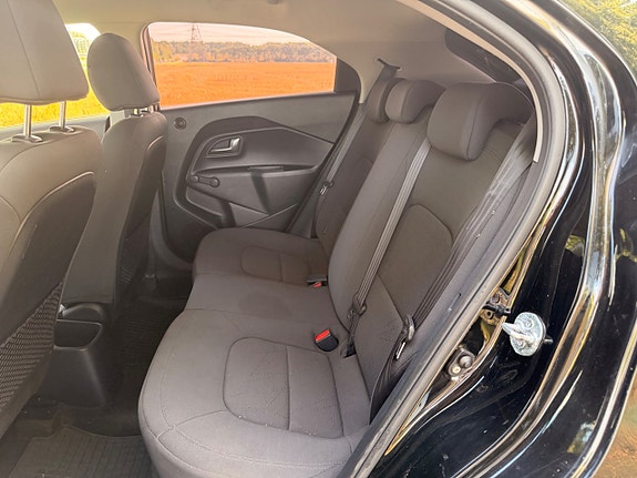 Kia Rio 13 of 16