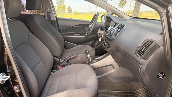 Kia Rio 11 of 16