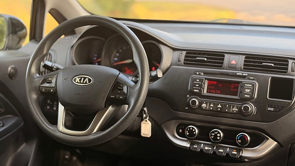 Kia Rio 9 of 16