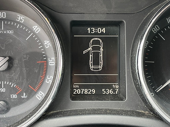 Skoda Superb 14 of 21