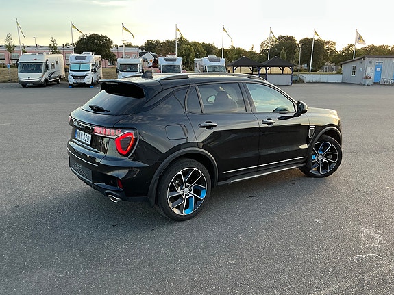 Lynk & Co 01 3 of 7