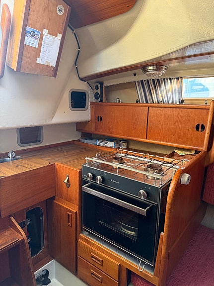 Maxi 84 1982 – Mycket välutrustad, välskött & redo för nya äventyr 6 of 17