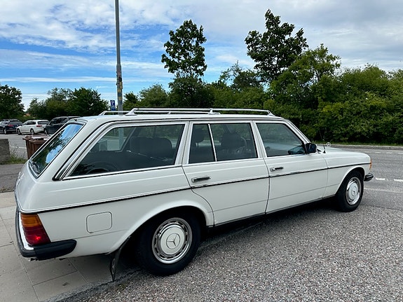 Mercedes-Benz 200 3 of 6