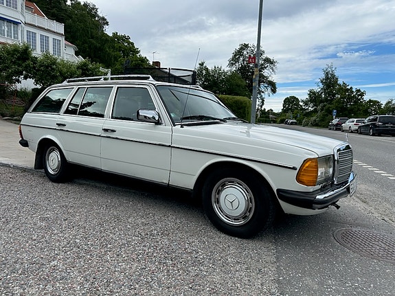 Mercedes-Benz 200 4 of 6