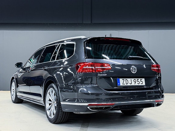 Volkswagen Passat 28 of 30