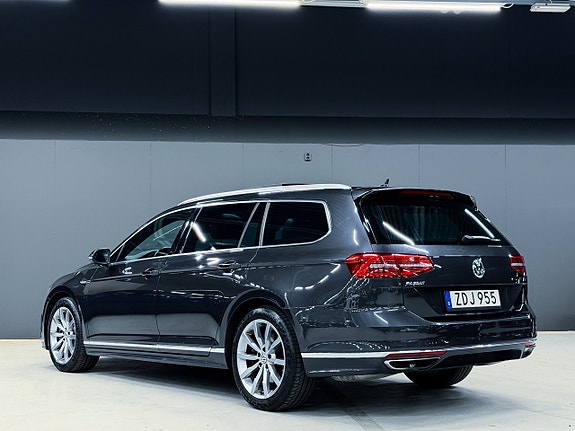 Volkswagen Passat 3 of 30