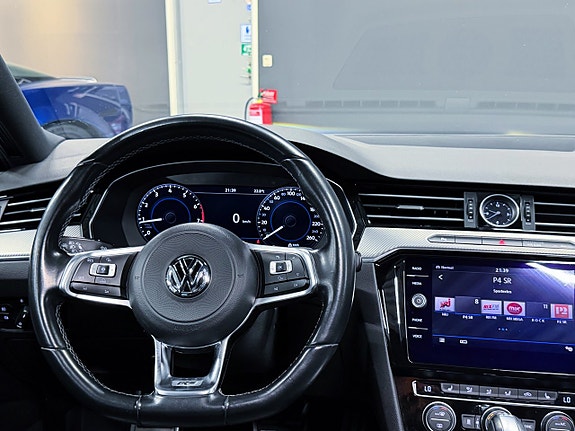Volkswagen Passat 10 of 30