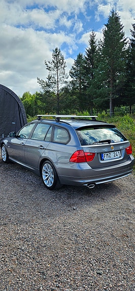 BMW 320d 3 of 12