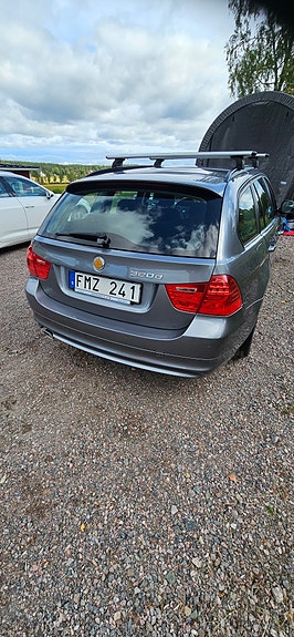BMW 320d 4 of 12