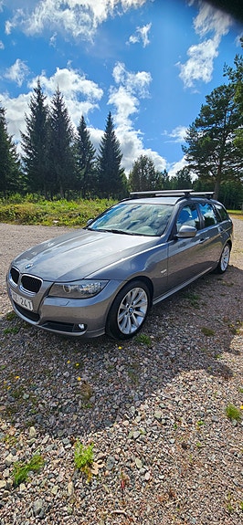 BMW 320d 2 of 12