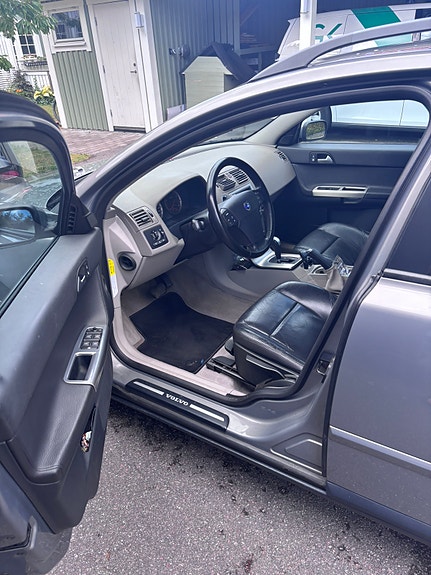 Volvo V50 4 of 5