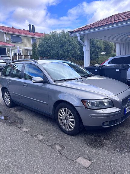 Volvo V50 2 of 5
