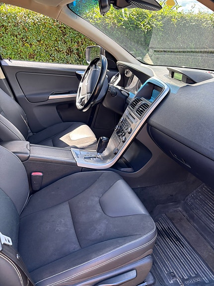 Volvo XC60 5 of 9