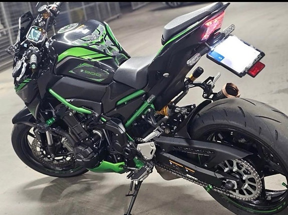 Kawasaki Z900 6 of 7