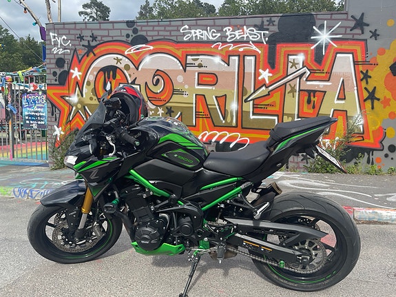 Kawasaki Z900 4 of 7