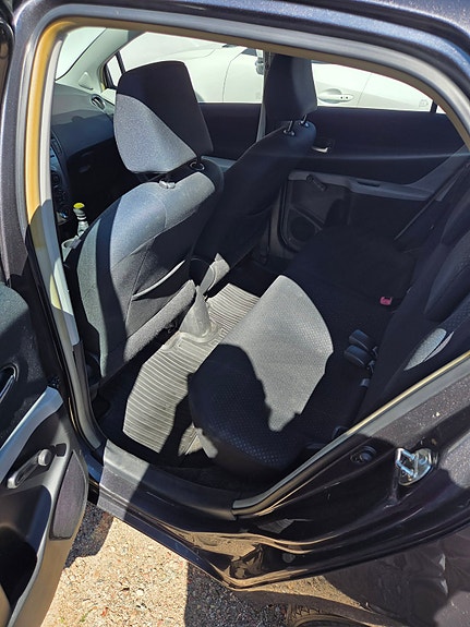 Toyota Yaris 12 of 12