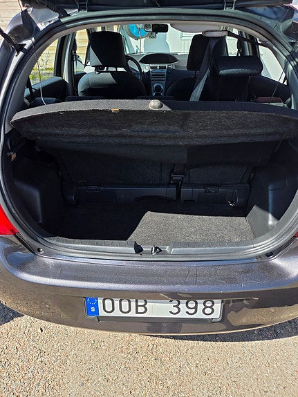 Toyota Yaris 11 of 12