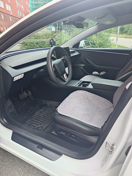 Tesla Model 3 7 of 7