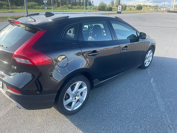 Volvo V40 Cross Country 3 of 10