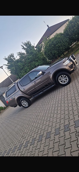 Mitsubishi L200 2 of 8