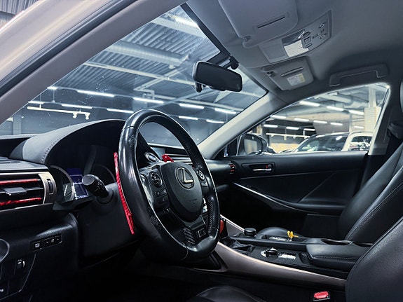 Lexus IS300h 19 of 22