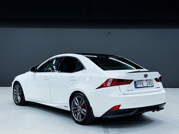 Lexus IS300h 3 of 22