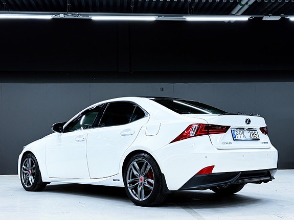 Lexus IS300h 14 of 22