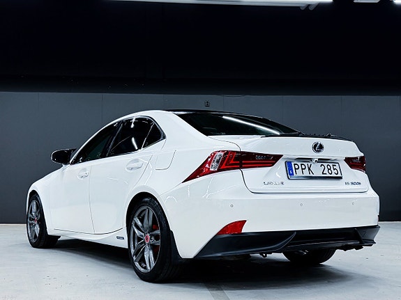 Lexus IS300h 16 of 22