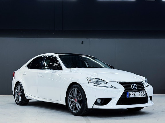 Lexus IS300h 22 of 22