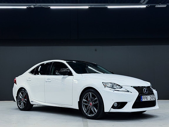 Lexus IS300h 9 of 22