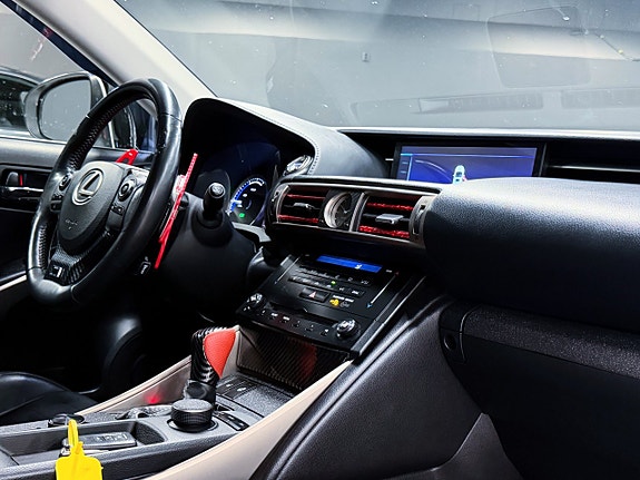 Lexus IS300h 4 of 22