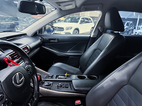 Lexus IS300h 6 of 22