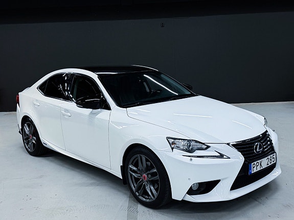 Lexus IS300h 12 of 22
