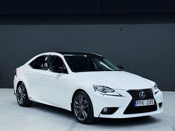 Lexus IS300h 5 of 22