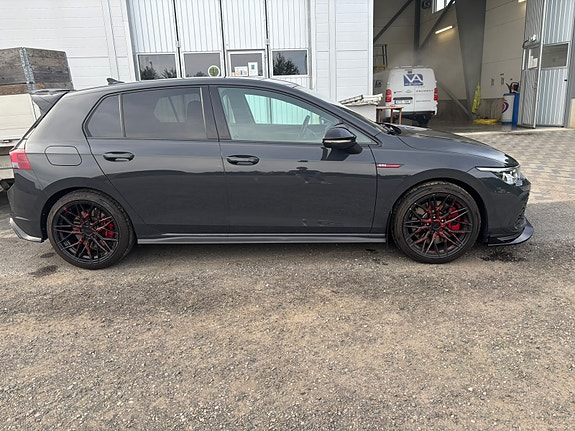 Volkswagen Golf VIII 3 of 11