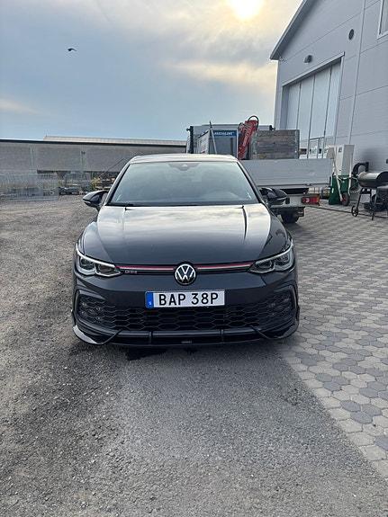 Volkswagen Golf VIII 2 of 11