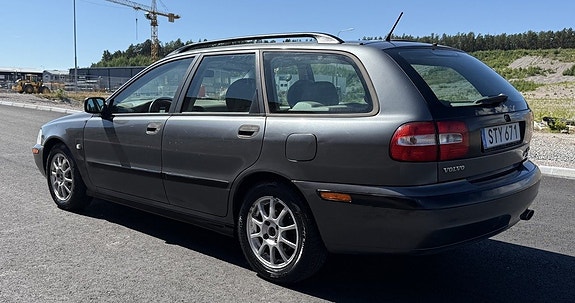 Volvo V40 4 of 27