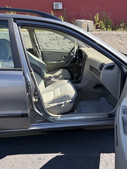Volvo V40 16 of 27