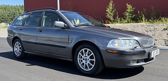 Volvo V40 8 of 27