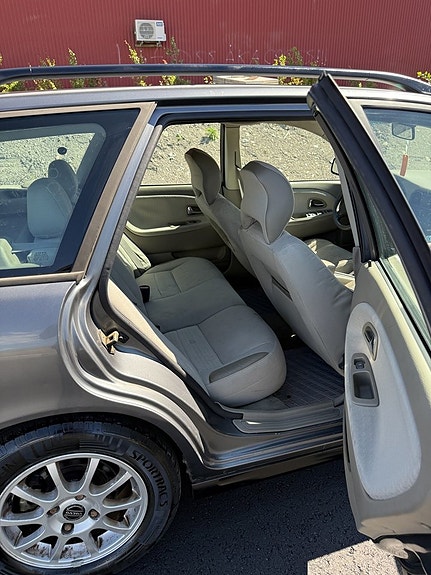 Volvo V40 14 of 27