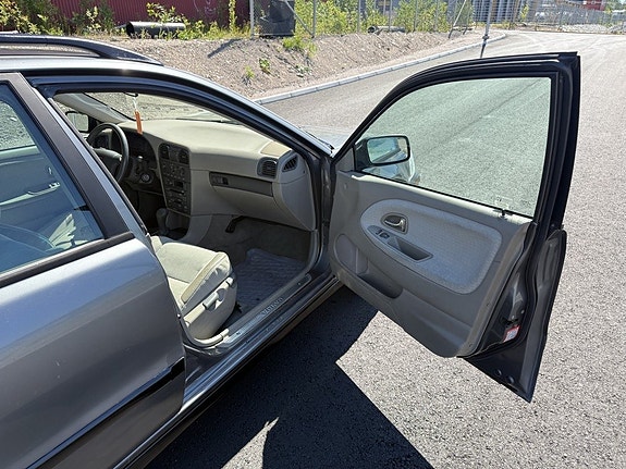 Volvo V40 15 of 27
