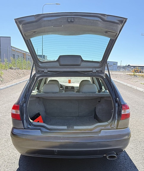 Volvo V40 25 of 27