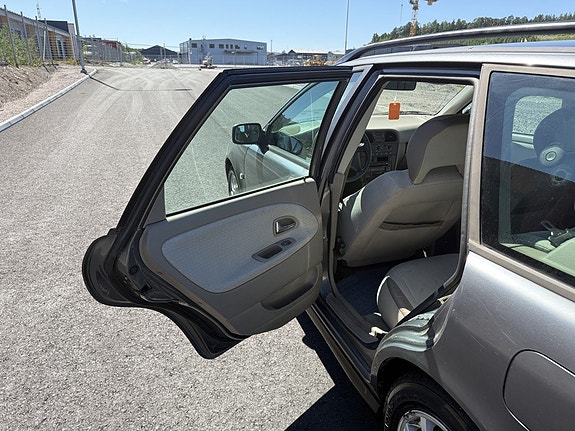 Volvo V40 11 of 27