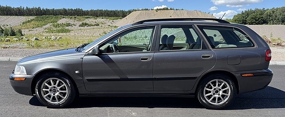 Volvo V40 3 of 27
