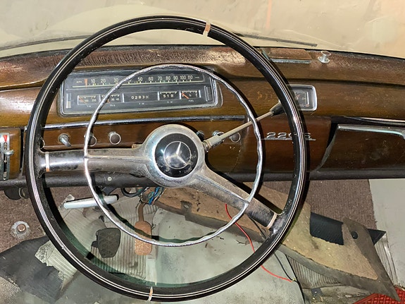 Mercedes-Benz 220 S 9 of 10