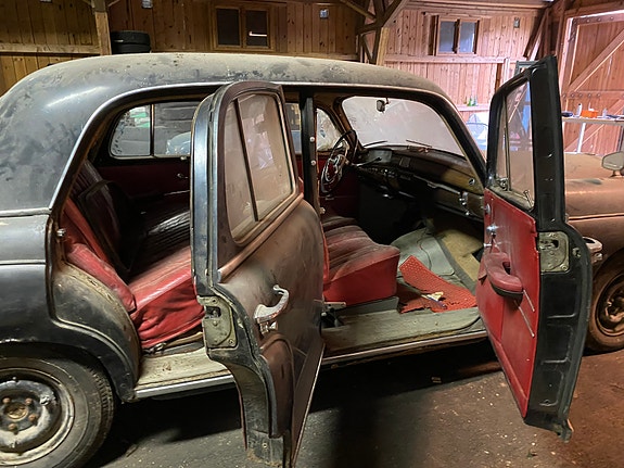 Mercedes-Benz 220 S 6 of 10