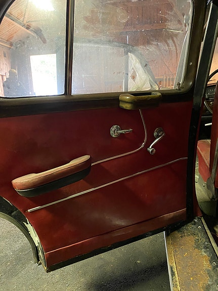 Mercedes-Benz 220 S 5 of 10